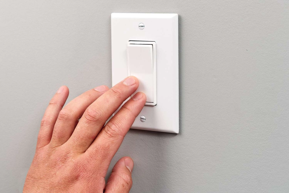 Cómo solucionar problemas de un interruptor de pared eléctrico.